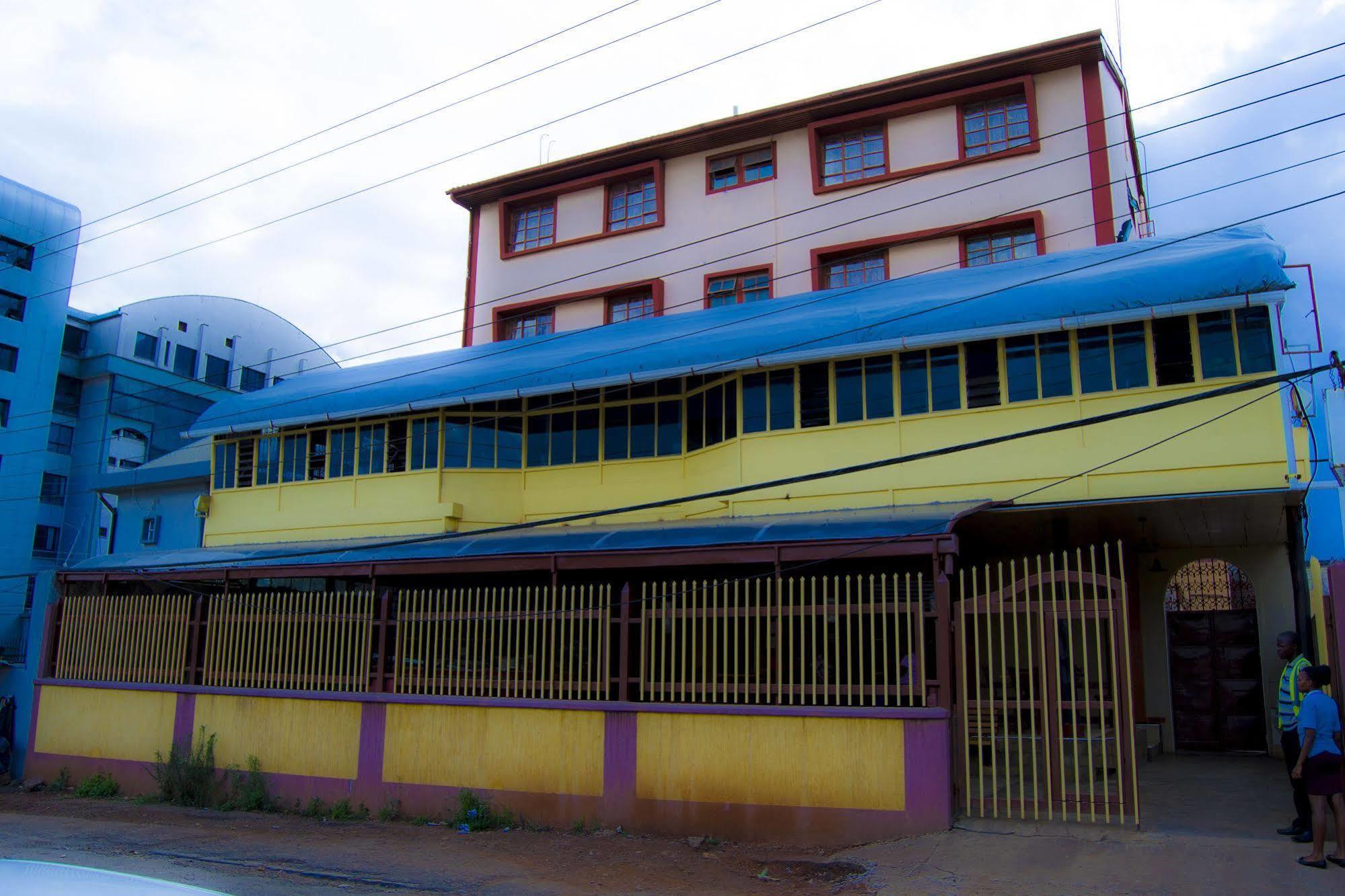 Mooreland Hotel Nairobi Buitenkant foto