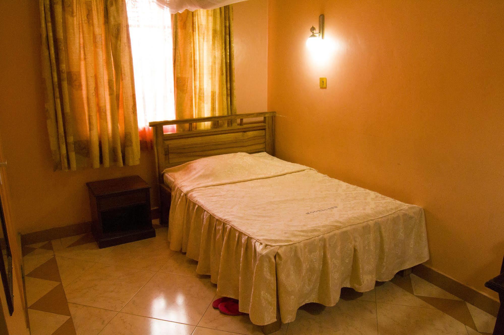 Mooreland Hotel Nairobi Buitenkant foto